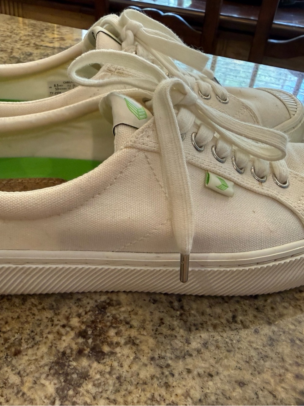 Cariuma White Canvas Low Too Sneaker Size 10